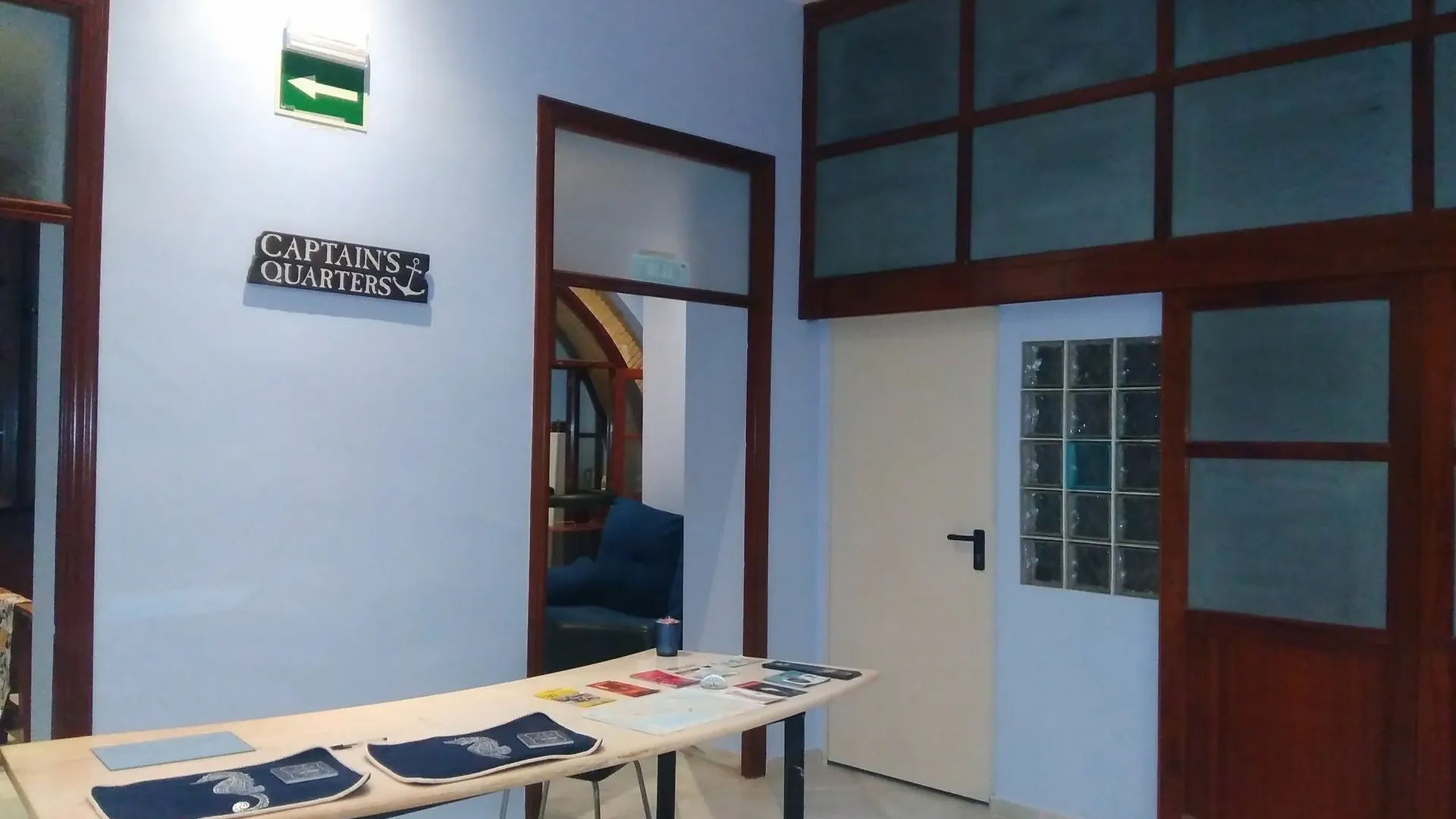Hostal Casa Nautilus Cádiz 0*,