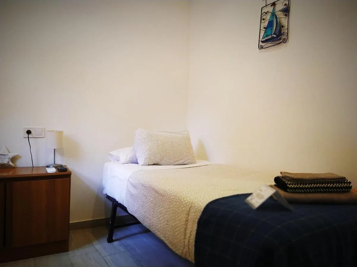 Hostal Casa Nautilus Cádiz 0*,